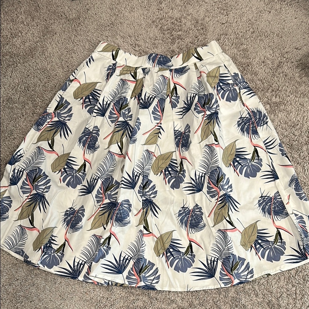 Floral Print Skirt-Cream with Green/Blue. Size S. Zip up back with pockets!